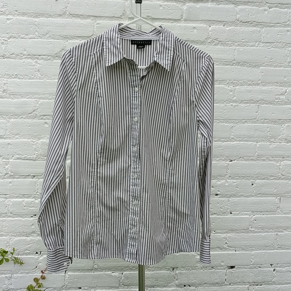 Fitted Attention blouse M